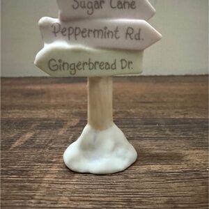 Precious moments street sign figurine